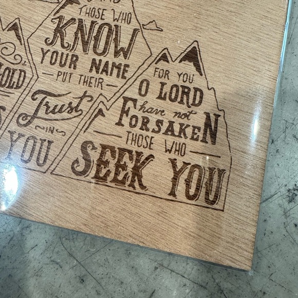 Beautiful frame able  Wooden Plaque with Engraved Mountains & Psalms 9:9-10🏔️🏔️ - Picture 2 of 6